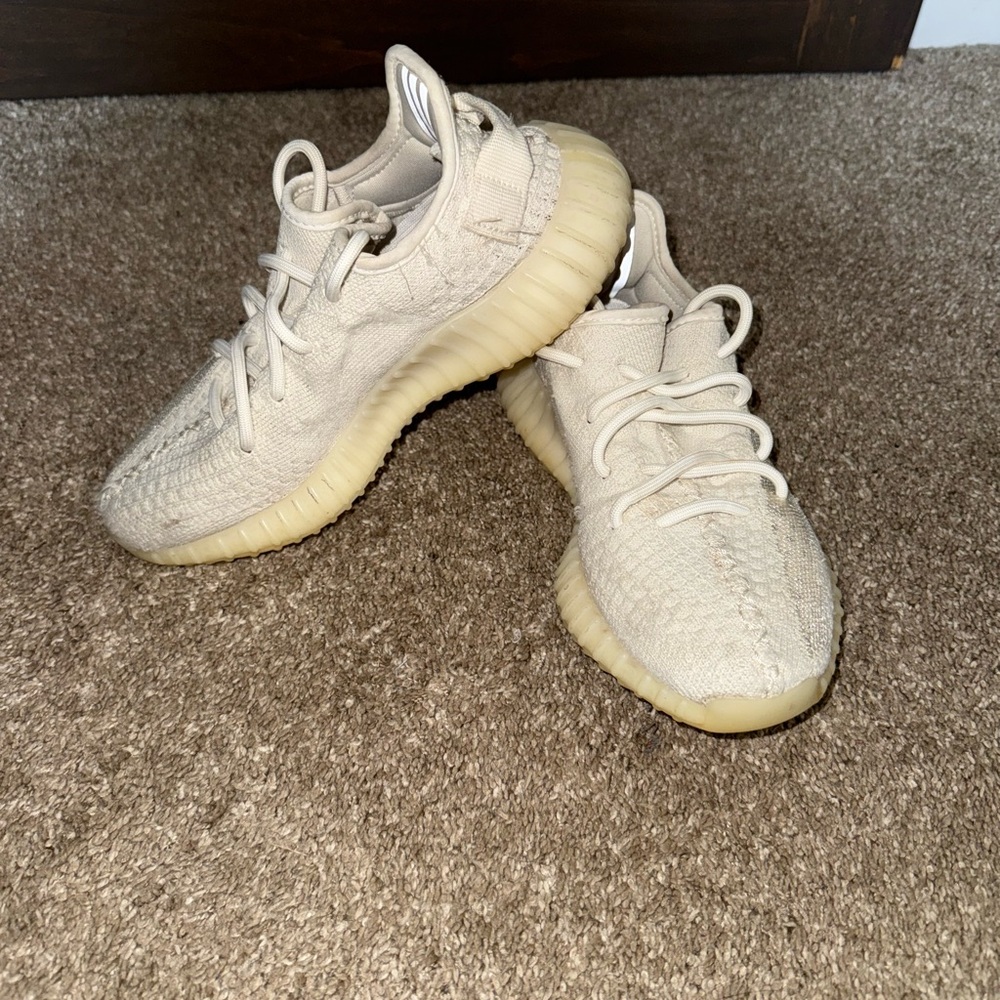 Yeezy Boost 350 V2 in Light Beige